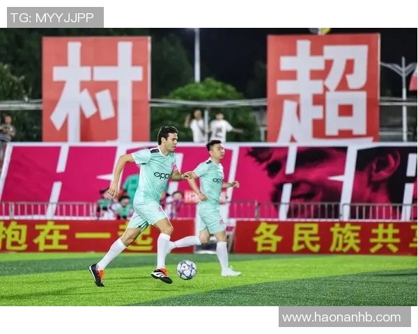 卡卡助攻助力足球明星赛精彩对决展现球场魅力与团队精神