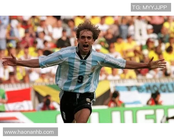 传奇前锋巴蒂斯图塔的足球生涯与辉煌成就回顾