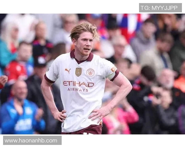 足球运动员丁丁的精彩瞬间与职业生涯回顾图片展示